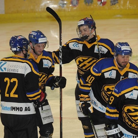 Jubel beim EHC Wilen-Neunforn: Die Thurgauer gewinnen das erste Spiel der Play-offs gegen Uzwil.