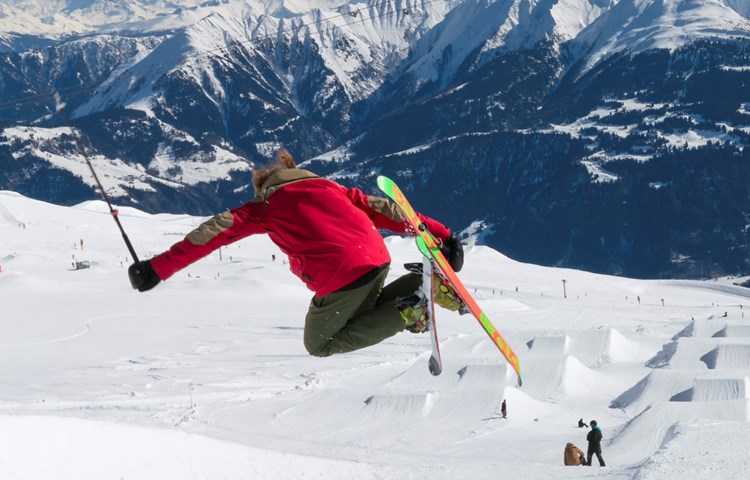 In Snowparks ist Vorsicht geboten: Vor allem Kopf- und Rückenverletzungen kommen häufig vor. In Snowparks ist Vorsicht geboten: Vor allem Kopf- und Rückenverletzungen kommen häufig vor.