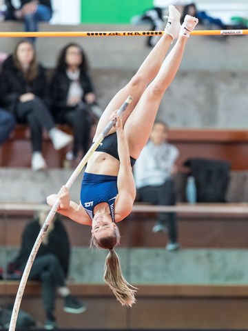 Die Sportwelt steht Kopf: Spitzenathleten wie Angelica Moser können zwar noch trainieren, aber nur unter strengen Auflagen. Die Sportwelt steht Kopf: Spitzenathleten wie Angelica Moser können zwar noch trainieren, aber nur unter strengen Auflagen.