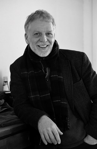 Schauspieler und Theaterleiter Simon Gisler arbeitet derzeit im Homeoffice – besonders intensiv an der Vorbereitung des Nordart-Festivals. Schauspieler und Theaterleiter Simon Gisler arbeitet derzeit im Homeoffice – besonders intensiv an der Vorbereitung des Nordart-Festivals.