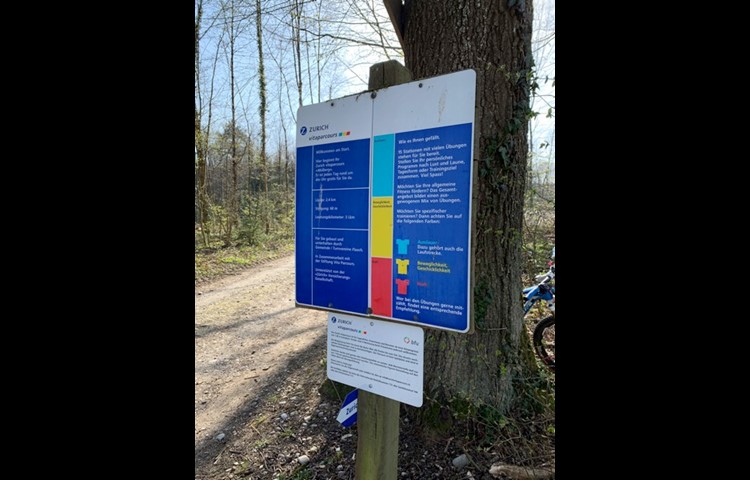 Flaach: Ausblicke auf Dorf und Täler