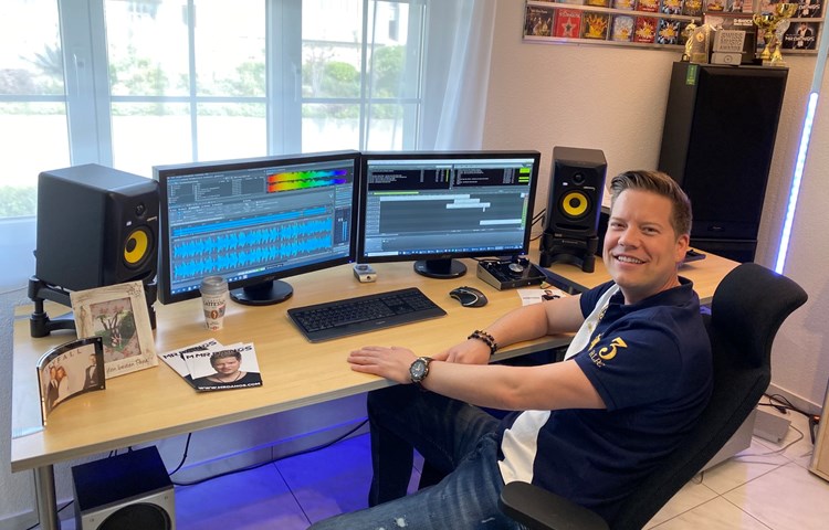 Roland Bunkus alias Mr. Da-Nos findet die aktuelle Situation als Unternehmer beunruhigend, geniesst aber die Zeit zu Hause in Adlikon mit seiner Familie. Roland Bunkus alias Mr. Da-Nos findet die aktuelle Situation als Unternehmer beunruhigend, geniesst aber die Zeit zu Hause in Adlikon mit seiner Familie.