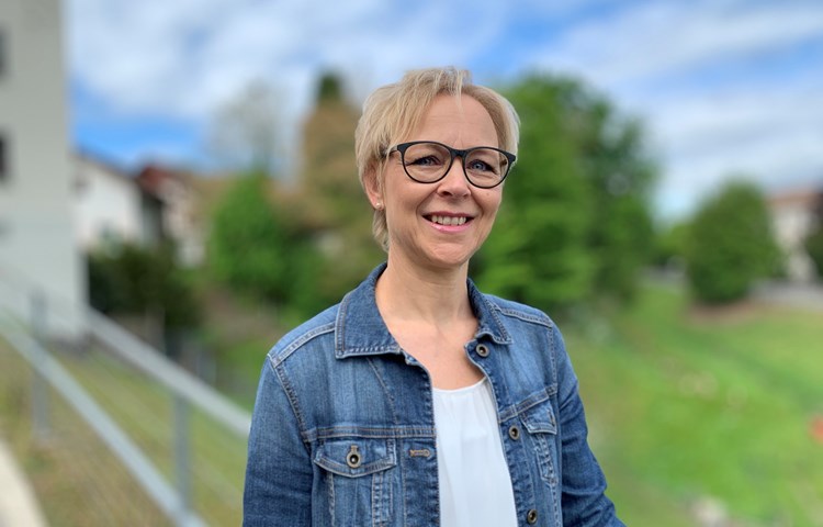 Jetzt aufzuhören, wäre falsch, sagt Manuela Pezone und bietet deshalb weiterhin den kostenlosen Einkaufsdienst für Menschen, die einer Risikogruppe angehören, an. Jetzt aufzuhören, wäre falsch, sagt Manuela Pezone und bietet deshalb weiterhin den kostenlosen Einkaufsdienst für Menschen, die einer Risikogruppe angehören, an.