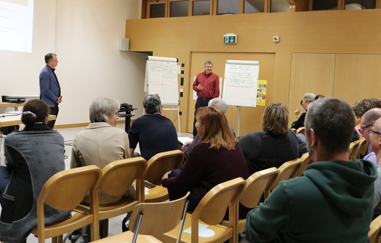 Auch in Thalheim wurde bei den Workshops rege über die geplante Fusion diskutiert. Auch in Thalheim wurde bei den Workshops rege über die geplante Fusion diskutiert.