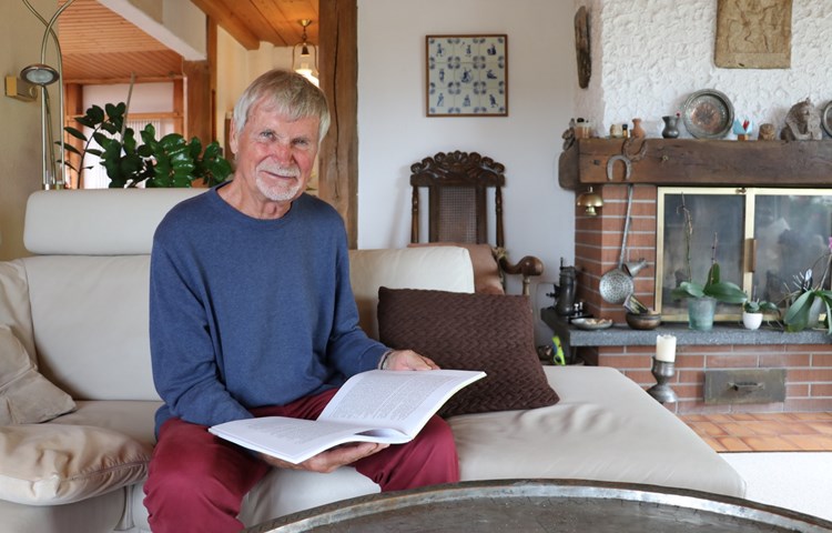 Werner Bär hat die Krimi-Geschichte "Der Tod kommt am Zahltag" geschrieben. Werner Bär hat die Krimi-Geschichte "Der Tod kommt am Zahltag" geschrieben.