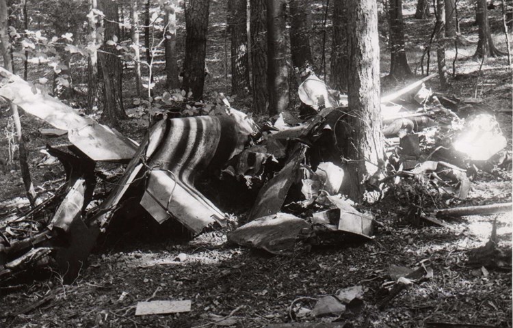 Das Wrack einer der beiden Unglücksmaschinen, die am 16. Juli 1945 im Junkerental abstürzten. Das Wrack einer der beiden Unglücksmaschinen, die am 16. Juli 1945 im Junkerental abstürzten.