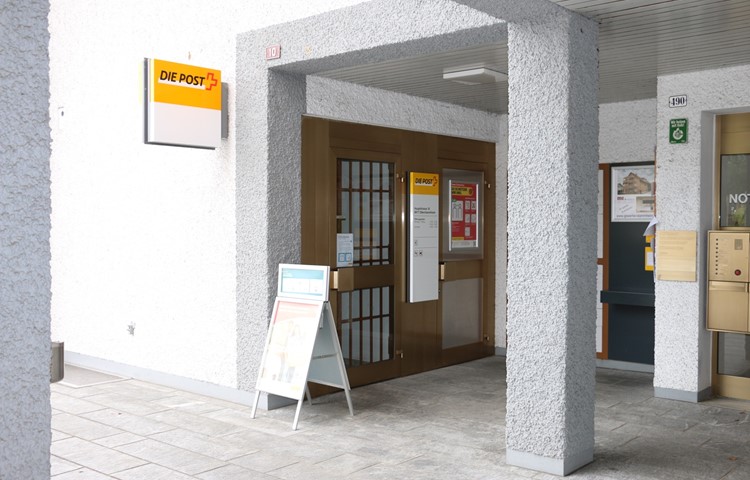 Die Post in Oberstammheim ist im gleichen Gebäude wie die Leihkasse und das Notariat. Die Post in Oberstammheim ist im gleichen Gebäude wie die Leihkasse und das Notariat.