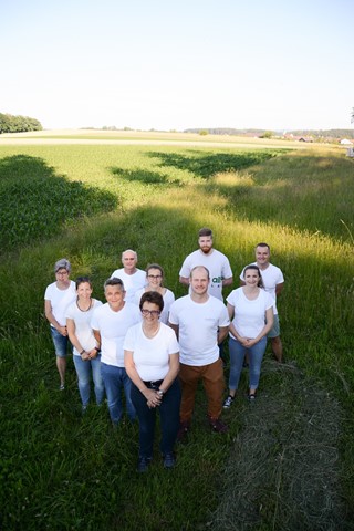 Sie bilden das Kern-OK des Kantonalturnfests 2023 (jeweils von links). Hinten: Brigitte Kuhn, Peter Hablützel, Robin Schneider, Marc Besson. Mitte: Ursi Neumann, Jost Meier, Dorine Meier, Daniel Hablützel, Fabienne Aeby. Vorne: Barbara Nägeli.