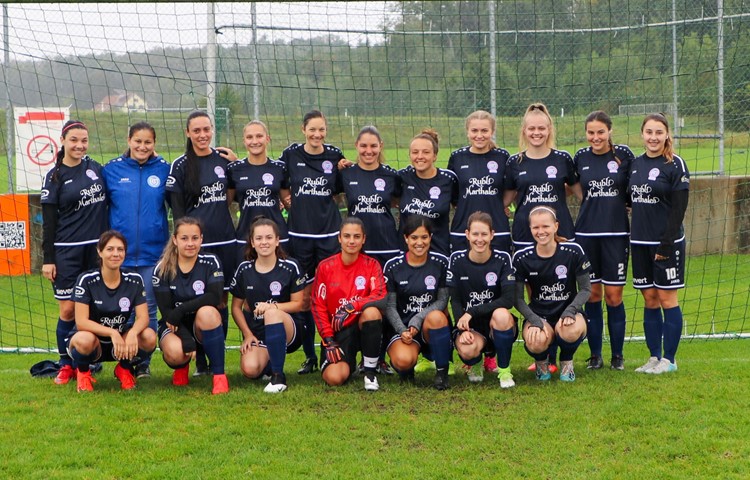 Gruppenbild ohne Übungsleiter: Die Frauen des FCEM sind auf Trainersuche. Gruppenbild ohne Übungsleiter: Die Frauen des FCEM sind auf Trainersuche.
