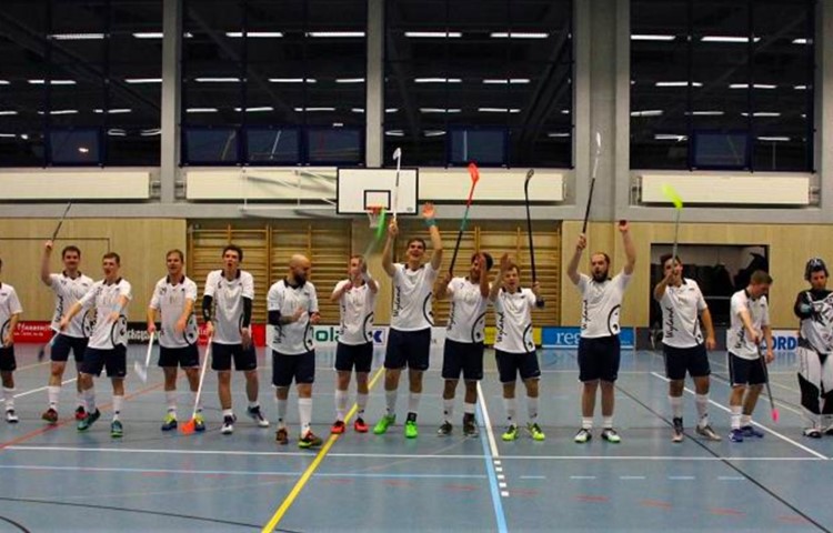 Letzte Saison schaffte es der UHC Wyland auf den dritten Rang. Nun bekommen es die Stammheimer in einer neuen Gruppe mit neuen Gegnern zu tun. Häufig jubeln wollen sie trotzdem. Letzte Saison schaffte es der UHC Wyland auf den dritten Rang. Nun bekommen es die Stammheimer in einer neuen Gruppe mit neuen Gegnern zu tun. Häufig jubeln wollen sie trotzdem.