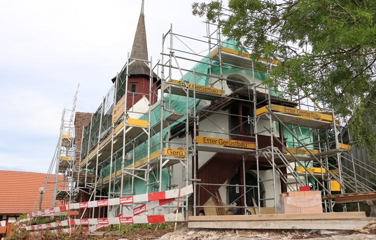 Mitte August versteckten Gerüste die Antoniuskapelle und ihren Umschwung fast gänzlich. Mitte August versteckten Gerüste die Antoniuskapelle und ihren Umschwung fast gänzlich.