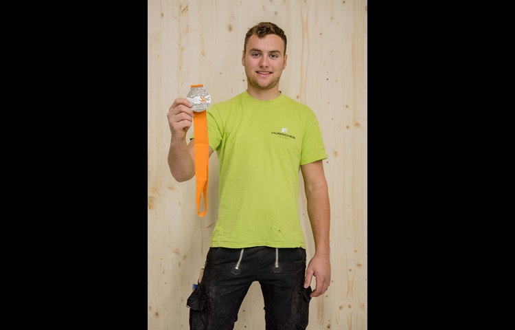Am Ende gewann er die Silbermedaille.