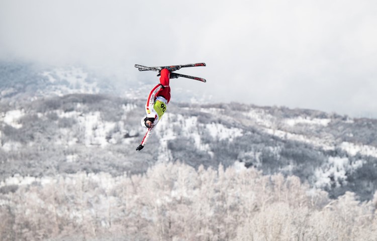 Die Welt steht Kopf, Pirmin Werner startet dennoch bald in die neue Skiakrobatik-Saison. Die Welt steht Kopf, Pirmin Werner startet dennoch bald in die neue Skiakrobatik-Saison.