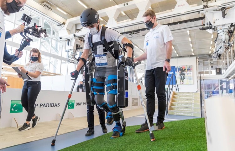 Rolf Schoch nahm mit einem Exoskelett am Cybathlon teil. Rolf Schoch nahm mit einem Exoskelett am Cybathlon teil.