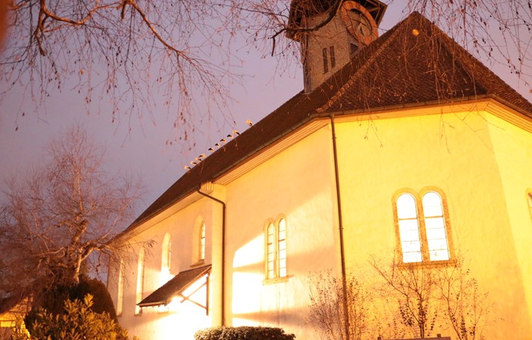 Zehn Störche machten Halt auf der Marthaler Kirche. Am Montagmorgen flogen sie aus und waren am Abend zurück. Und einer mehr. Dieser positionierte sich dann auf der anderen Seite des Kirchturms. Zehn Störche machten Halt auf der Marthaler Kirche. Am Montagmorgen flogen sie aus und waren am Abend zurück. Und einer mehr. Dieser positionierte sich dann auf der anderen Seite des Kirchturms.