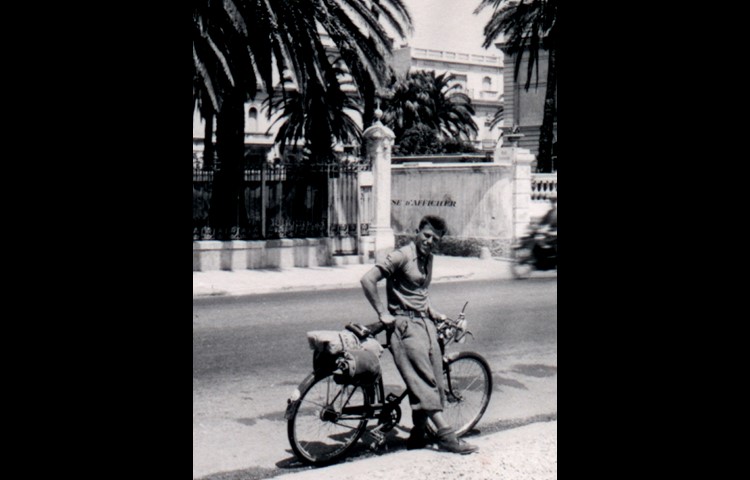Fredi Gisler liebte die Freiheit und fuhr mit dem Velo quer durch Europa, hier in Nizza …