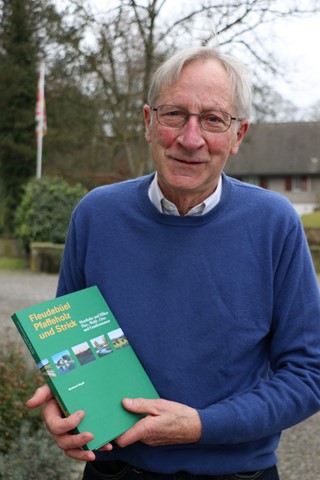 Mit seinem Namensbuch schliesst Reinhard Nägeli seine Laufbahn als lokalhistorischer Autor offiziell ab. Mit seinem Namensbuch schliesst Reinhard Nägeli seine Laufbahn als lokalhistorischer Autor offiziell ab.