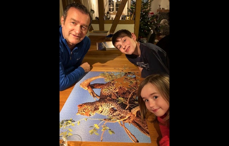 "Puzzlen mit Grossvater", heisst es bei Esther Bosshard.