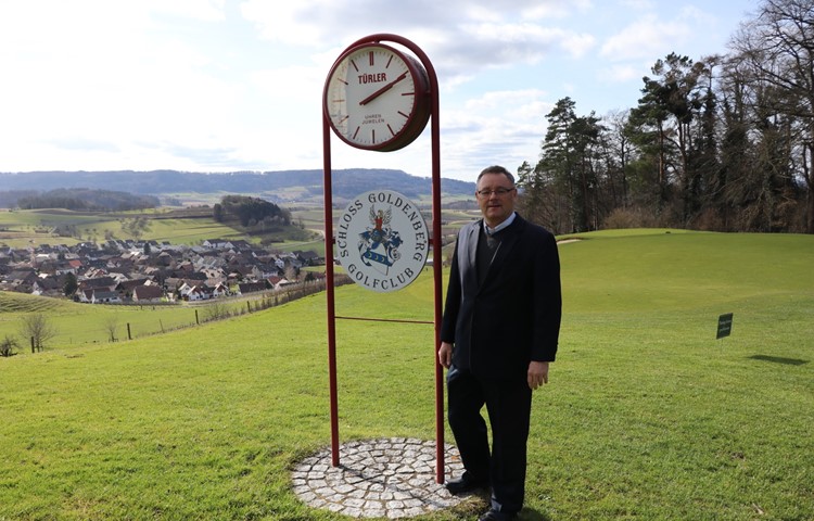 Ruhige Lage, schöne Aussicht: Andreas Knöpfli kann im Golfclub Schloss Goldenberg bestens abschalten. Ruhige Lage, schöne Aussicht: Andreas Knöpfli kann im Golfclub Schloss Goldenberg bestens abschalten.