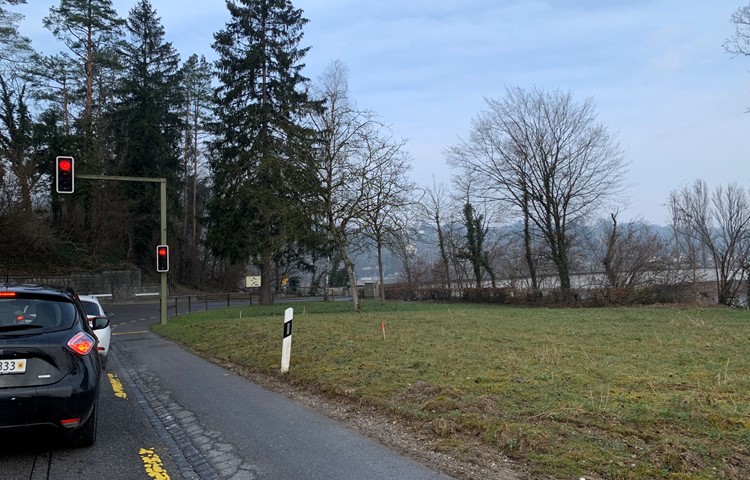 Die neue Brücke wird sich gemäss Jurybericht in die Landschaft einfügen. Dazu sind aber beidseitig Rodungen nötig. Die neue Brücke wird sich gemäss Jurybericht in die Landschaft einfügen. Dazu sind aber beidseitig Rodungen nötig.