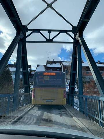 Seit die Ossinger Brücke gesperrt ist, verkehrt ein Bahnersatz. Weitere Anpassungen seien wohl nötig, heisst es in der Fahrplanauflage zur Linie S29. Im Bild der Bahnersatz auf der Thurbrücke in Gütighausen. Seit die Ossinger Brücke gesperrt ist, verkehrt ein Bahnersatz. Weitere Anpassungen seien wohl nötig, heisst es in der Fahrplanauflage zur Linie S29. Im Bild der Bahnersatz auf der Thurbrücke in Gütighausen.