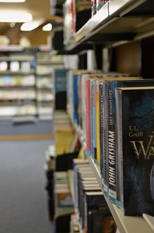 Bibliotheken haben oft ein verstaubtes Image. Aber auch sie sind mit der Zeit gegangen und haben sich gewandelt. Bibliotheken haben oft ein verstaubtes Image. Aber auch sie sind mit der Zeit gegangen und haben sich gewandelt.