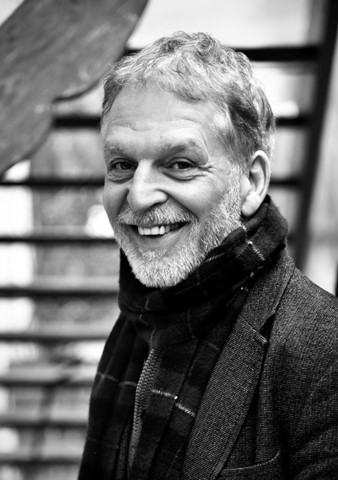 Simon Gisler ist Schauspieler, künstlerischer Leiter des Theaters Alti Fabrik und der Hirschenbühne sowie Mitbegründer des «NordArt»-Theaterfestivals. Simon Gisler ist Schauspieler, künstlerischer Leiter des Theaters Alti Fabrik und der Hirschenbühne sowie Mitbegründer des «NordArt»-Theaterfestivals.