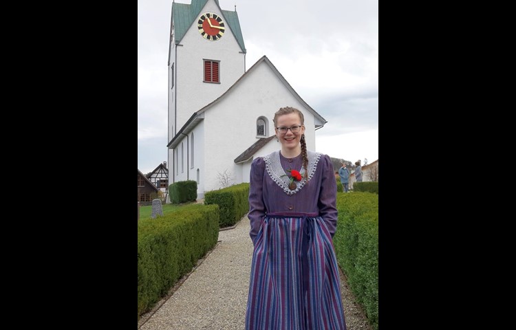 Auch die Zürcher Wintertracht trägt Elena Frei gerne.