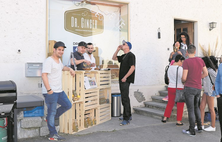 Patrick Stauffacher, Robin Schmanau und Blerton Gashi sind Dr. Ginger – am Samstag luden sie zur Degustation. Patrick Stauffacher, Robin Schmanau und Blerton Gashi sind Dr. Ginger – am Samstag luden sie zur Degustation.