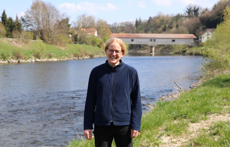 Flüsse sind tückisch. Bei Maja Jacober lernen Kinder, wie man trotzdem sicher in ihnen schwimmen kann. Flüsse sind tückisch. Bei Maja Jacober lernen Kinder, wie man trotzdem sicher in ihnen schwimmen kann.