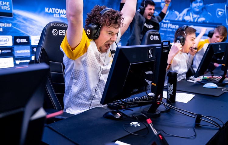 Bei grossen E-Sport-Turnieren wie hier in Polen gibt es viel zu gewinnen. Da darf auch mal gejubelt werden. Bei grossen E-Sport-Turnieren wie hier in Polen gibt es viel zu gewinnen. Da darf auch mal gejubelt werden.