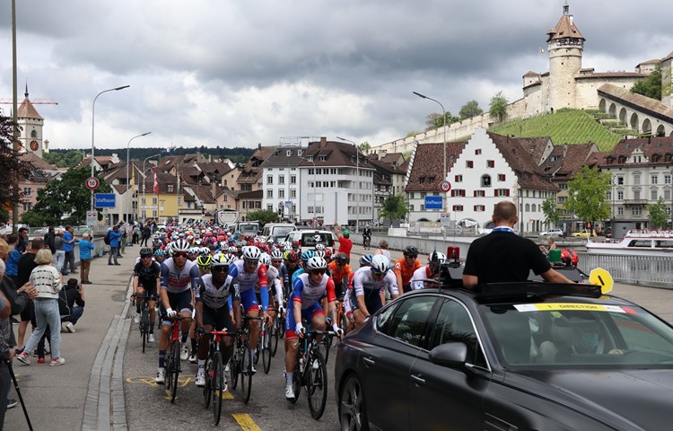 Die Grenze zum Weinland diente quasi als unsichtbare Startlinie der zweiten Tour-de-Suisse-Etappe. Die Grenze zum Weinland diente quasi als unsichtbare Startlinie der zweiten Tour-de-Suisse-Etappe.