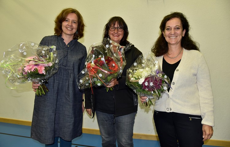 Claudia Schlesinger (Mitte), Leiterin des Schulpsychologischen Dienstes (SPD) und der Psychomotorik-Therapie (PMT), hat auf Ende August gekündigt. Ihre Nachfolgerinnen sind Edith Auer (links) als Leiterin PMT und Claudia Hehli (rechts) als Leiterin SPD. Claudia Schlesinger (Mitte), Leiterin des Schulpsychologischen Dienstes (SPD) und der Psychomotorik-Therapie (PMT), hat auf Ende August gekündigt. Ihre Nachfolgerinnen sind Edith Auer (links) als Leiterin PMT und Claudia Hehli (rechts) als Leiterin SPD.