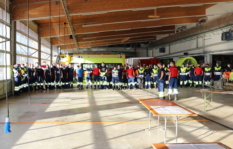 Heier Wipf und Olaf Pfeifer an der ersten gemeinsamen Übung der Feuerwehren Weinland und Kohlfirst am vergangenen Donnerstag. Heier Wipf und Olaf Pfeifer an der ersten gemeinsamen Übung der Feuerwehren Weinland und Kohlfirst am vergangenen Donnerstag.