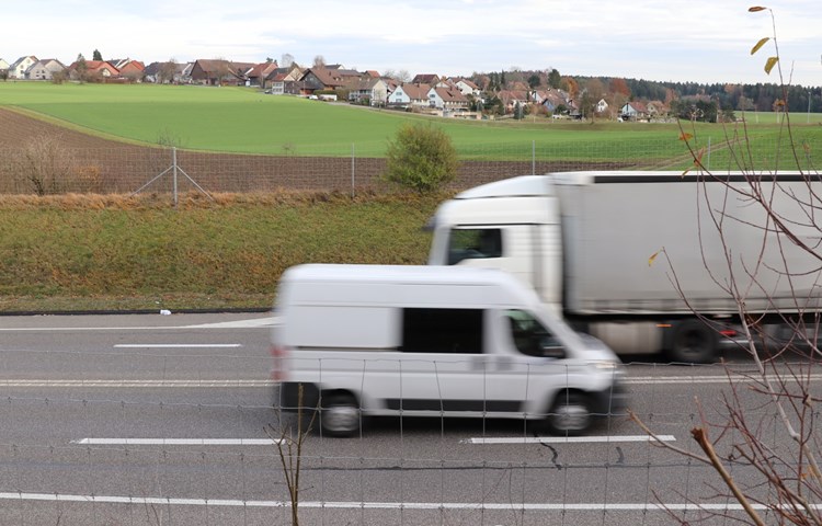 Adlikon ist vom Lärm der A4 besonders betroffen – die Bürger wollen deshalb weiterhin einen Lärmschutz. Adlikon ist vom Lärm der A4 besonders betroffen – die Bürger wollen deshalb weiterhin einen Lärmschutz.