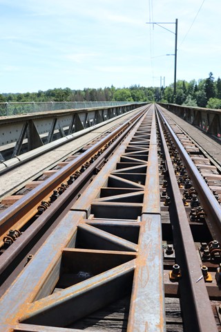 Die Ossinger Brücke wurde verstärkt und kann ab Sonntag wieder normal befahren werden.