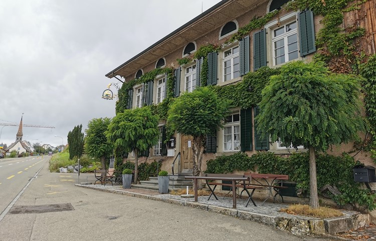 Zurzeit ist der Gasthof Hirschen geschlossen. Das soll sich aber bald wieder ändern. Zurzeit ist der Gasthof Hirschen geschlossen. Das soll sich aber bald wieder ändern.