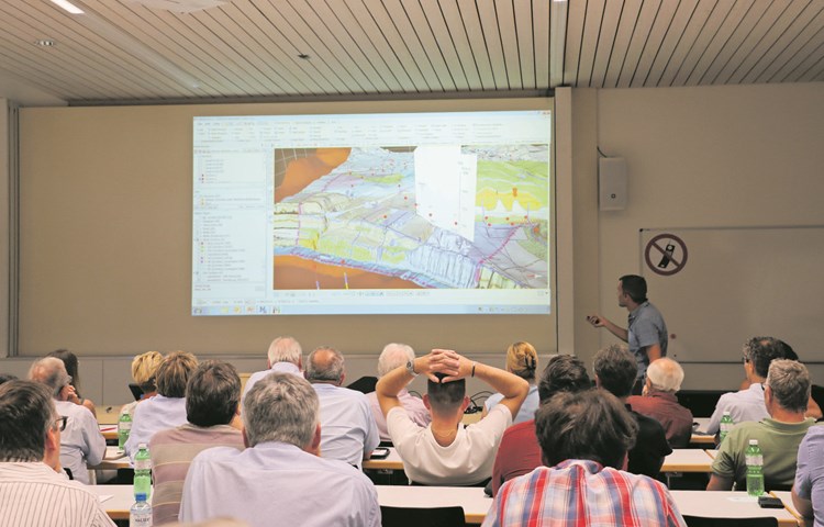 Die Präsentation der Hydrogeologen war inhaltlich und auch optisch faszinierend. Die Präsentation der Hydrogeologen war inhaltlich und auch optisch faszinierend.