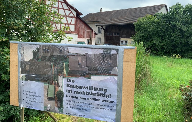 24 Wohnungen, ein Physiotherapie-Zentrum sowie ein Bistro sind geplant. An der Generalversammlung rief der Vorstand dazu auf, die Finanzierung mittels Anteilscheinen und Darlehen zu sichern, damit das Projekt endlich vorankommt. 24 Wohnungen, ein Physiotherapie-Zentrum sowie ein Bistro sind geplant. An der Generalversammlung rief der Vorstand dazu auf, die Finanzierung mittels Anteilscheinen und Darlehen zu sichern, damit das Projekt endlich vorankommt.