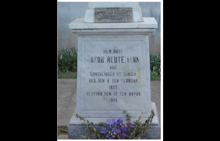 In San Carlos zeugt ein schöner Grabstein vom Status und Selbstbewusstsein der Schweizer Einwanderer.