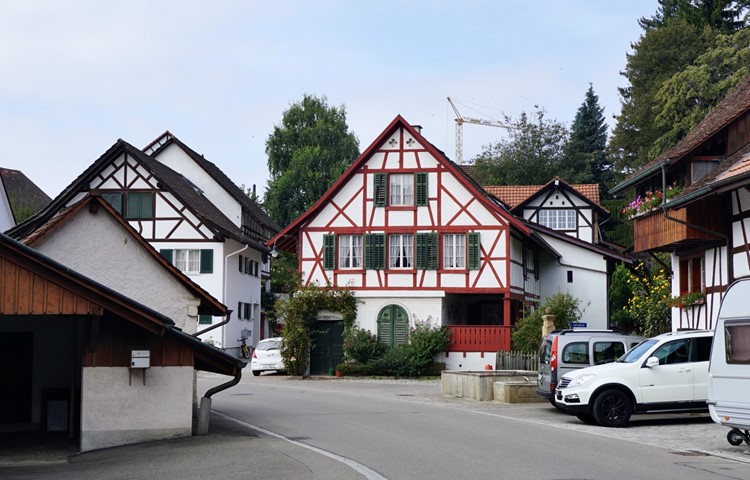 Buchbergs Strassenbild ist malerisch, aber voller Engpässe und unübersichtlicher Situationen. Buchbergs Strassenbild ist malerisch, aber voller Engpässe und unübersichtlicher Situationen.