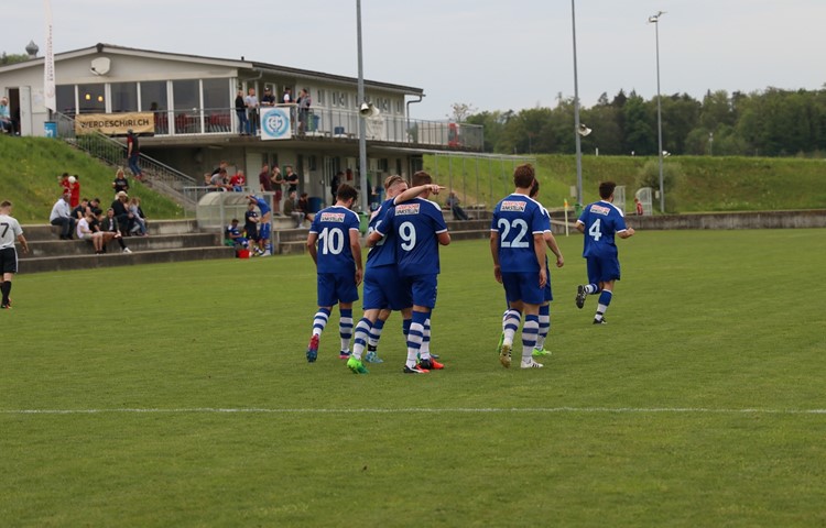 Der FC Ellikon/Marthalen konnte sich am Samstag über seinen zweiten Saisonsieg freuen. Der FC Ellikon/Marthalen konnte sich am Samstag über seinen zweiten Saisonsieg freuen.