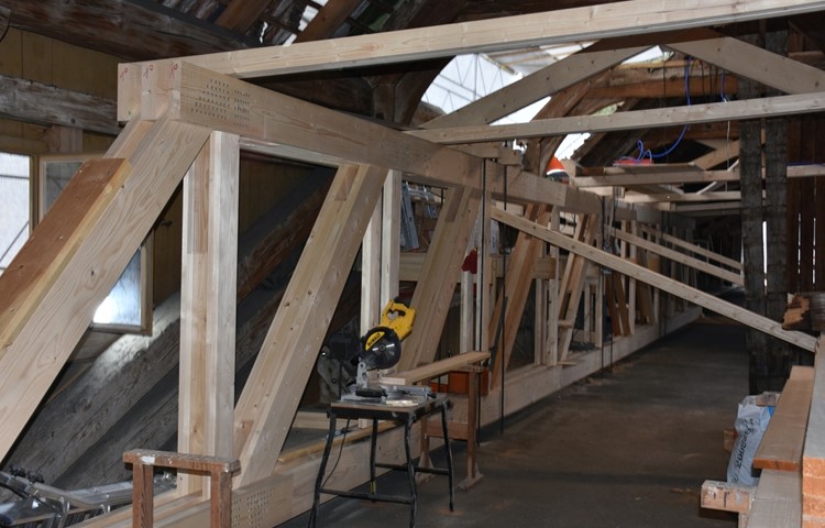 Um den Tragwerkschaden bei der Rheinauer Brücke zu beheben, … Um den Tragwerkschaden bei der Rheinauer Brücke zu beheben, …