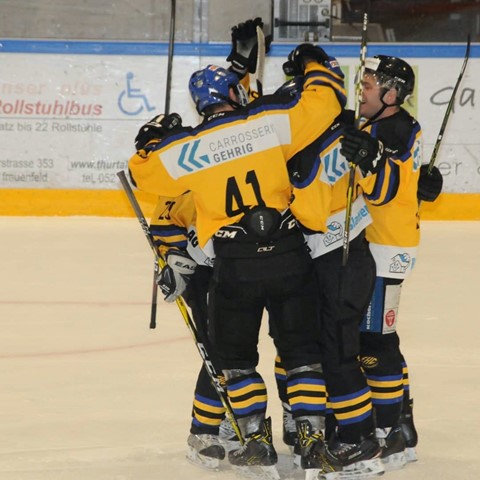 Geübte Jubler: Der EHC Wilen-Neunforn gewinnt auch das fünfte Spiel.