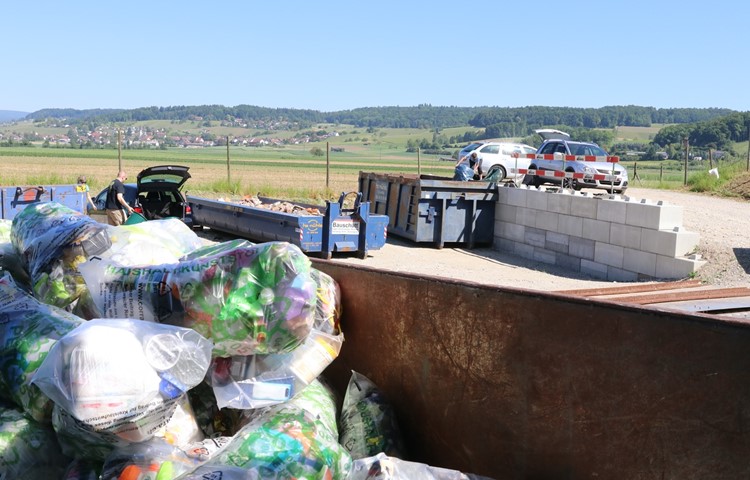 Allein in der A4-Sammelstelle von drei Gemeinden kamen elf Tonnen Haushaltplastik zusammen. Allein in der A4-Sammelstelle von drei Gemeinden kamen elf Tonnen Haushaltplastik zusammen.