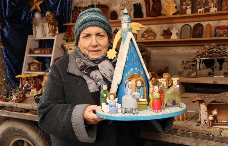 Lydia Flachsmann könnte zu jeder einzelnen ihrer 777 Krippen spannende Details berichten. Lydia Flachsmann könnte zu jeder einzelnen ihrer 777 Krippen spannende Details berichten.