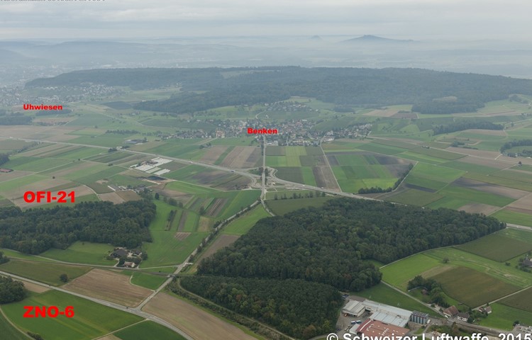 Für Marthalen und von der Strasse nach Rheinau und Deutschland aus wäre der Standortvorschlag OFI-21 optisch besser – aber Benken hat an dieser neuen Aussicht keine Freude. Für Marthalen und von der Strasse nach Rheinau und Deutschland aus wäre der Standortvorschlag OFI-21 optisch besser – aber Benken hat an dieser neuen Aussicht keine Freude.