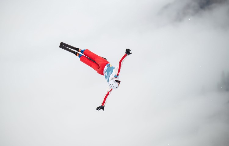 Er fliegt wieder: Pirmin Werner brachte den ersten Wettkampf des Olympiawinters erfolgreich hinter sich. Er fliegt wieder: Pirmin Werner brachte den ersten Wettkampf des Olympiawinters erfolgreich hinter sich.