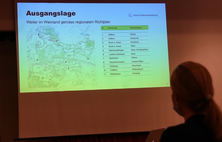 Im Weinland sind elf Orte betroffen, wie Annette Spörri vom Amt für Raumentwicklung an der ZPW-Versammlung zeigte. Im Weinland sind elf Orte betroffen, wie Annette Spörri vom Amt für Raumentwicklung an der ZPW-Versammlung zeigte.