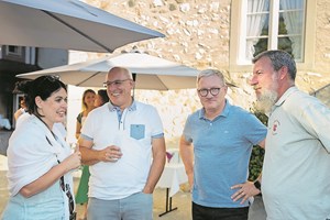 Die Andelfinger Zeitung ist online! Die Andelfinger Zeitung ist online!